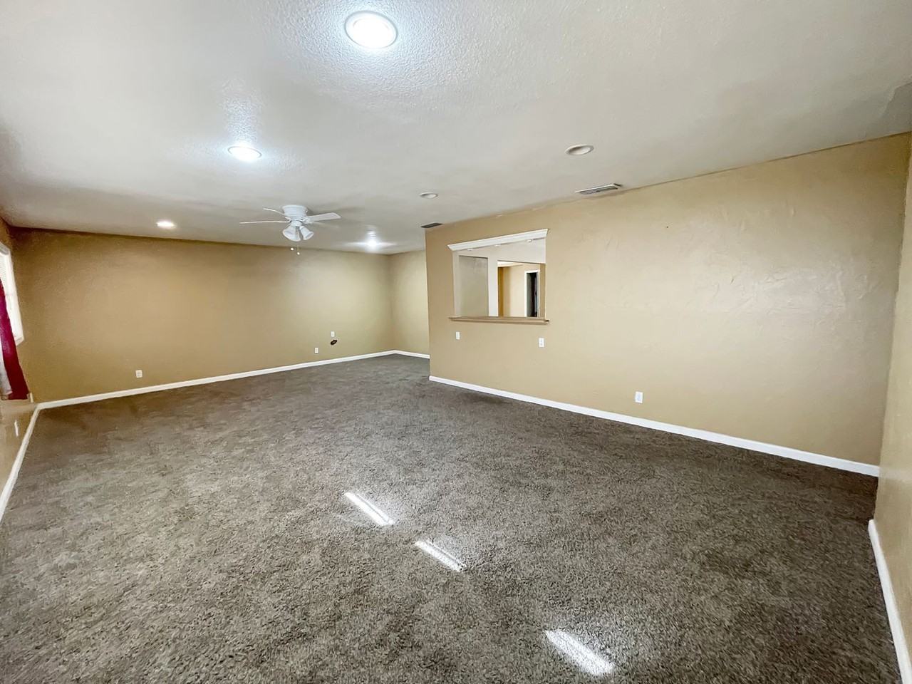 1100 E Llano Dr - Photo 2 of 15