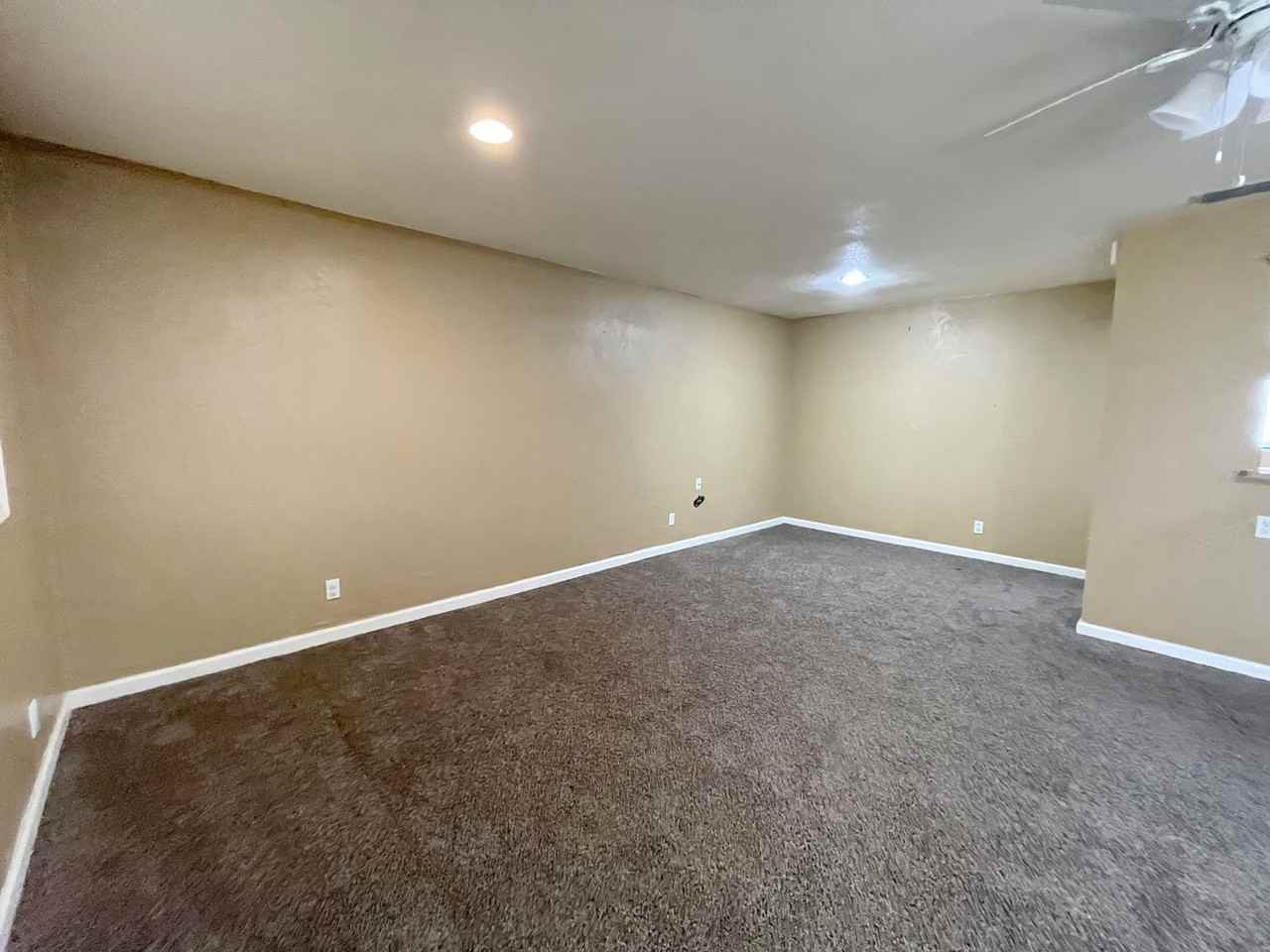 1100 E Llano Dr - Photo 3 of 15