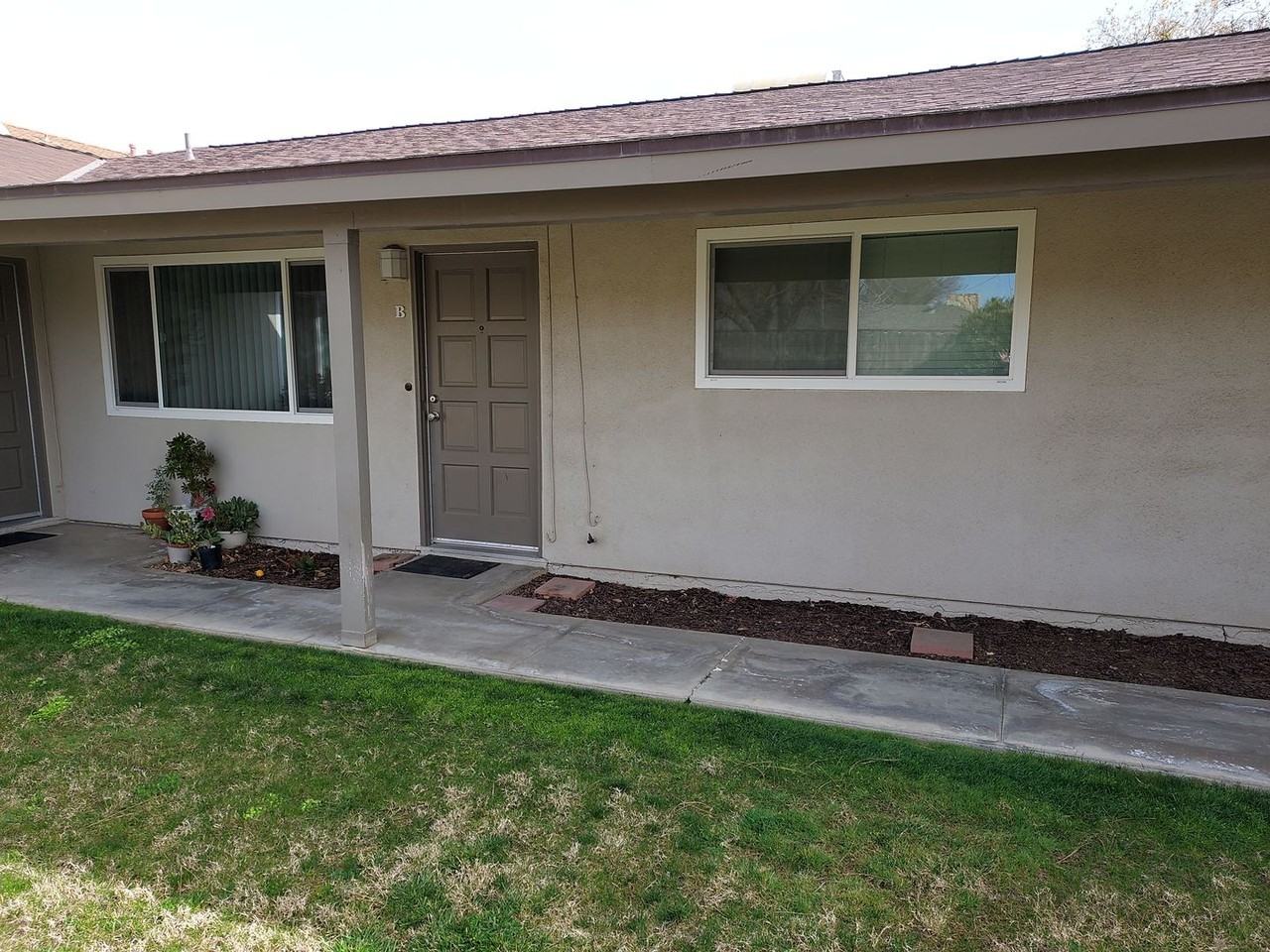 D 726 - Photo 2 of 15