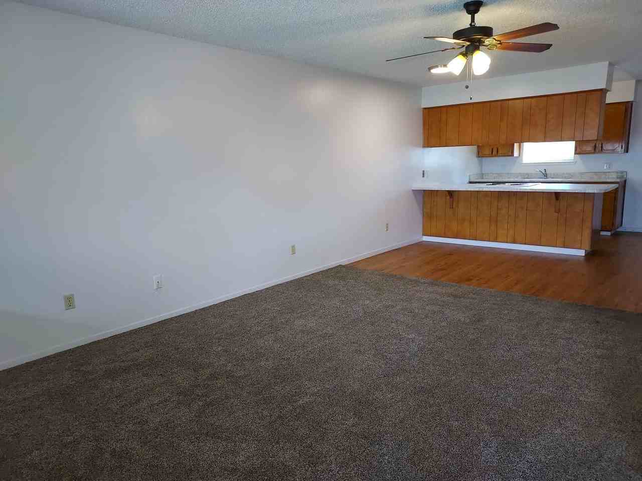 D 726 - Photo 3 of 15