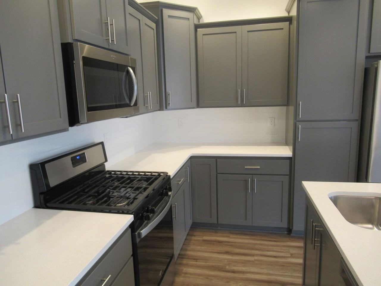 1957 Hawksview Ave Se - Photo 6 of 24