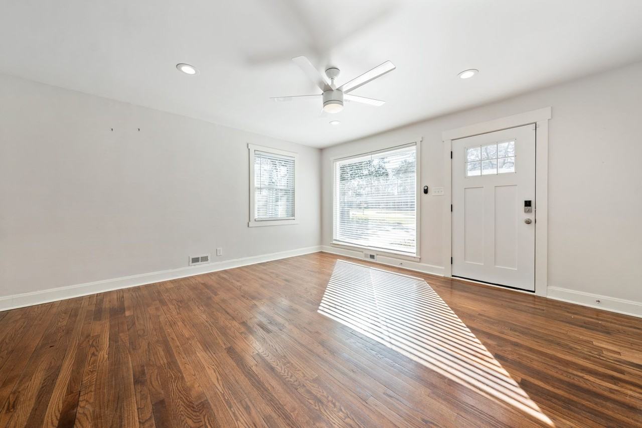 1147 Delano St - Photo 2 of 14