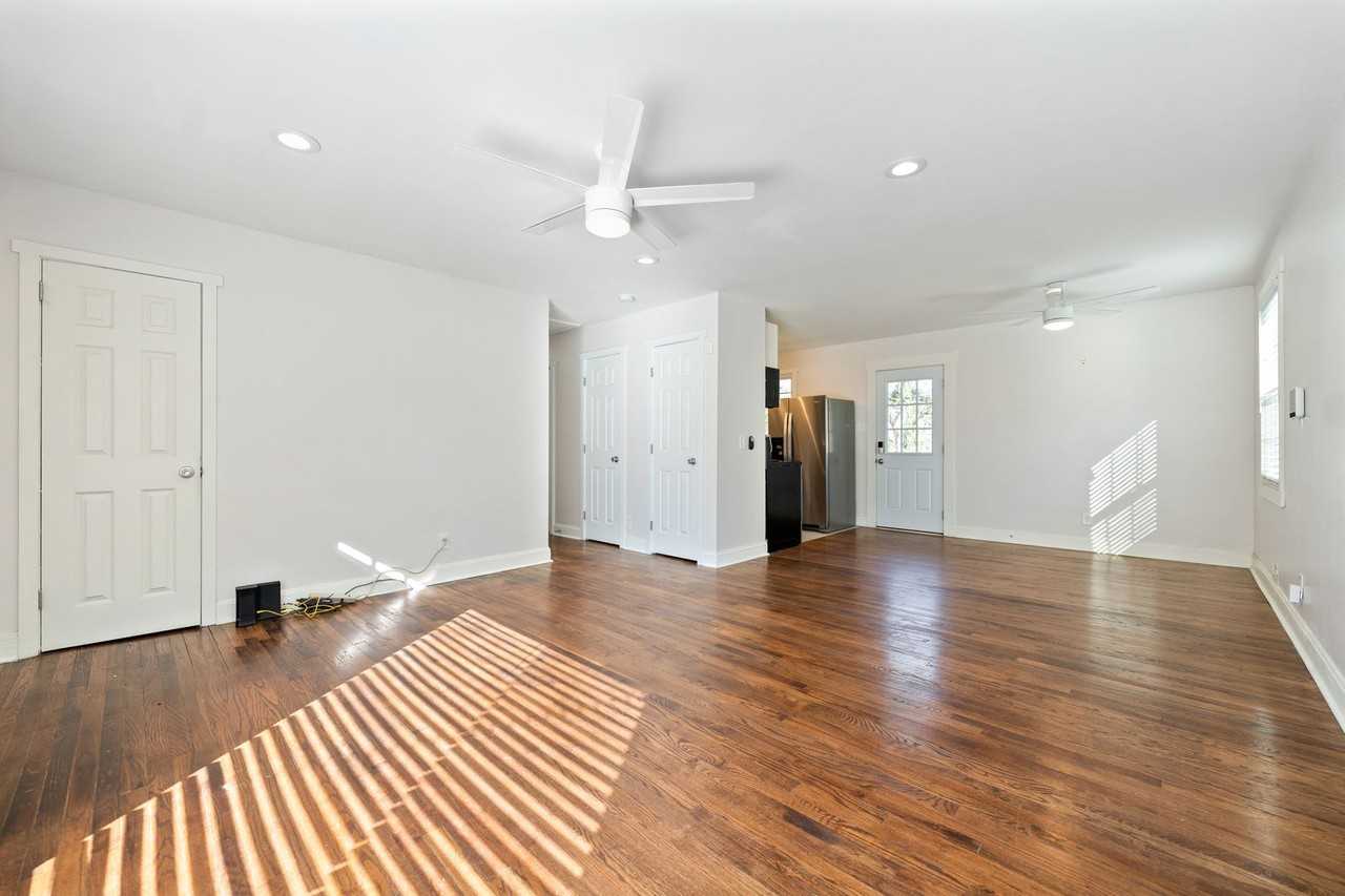 1147 Delano St - Photo 3 of 14