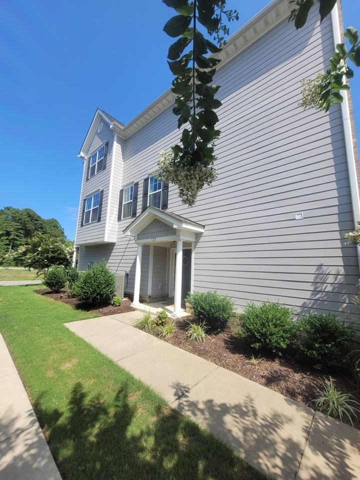 122 Daybeacon St - Photo 3 of 25