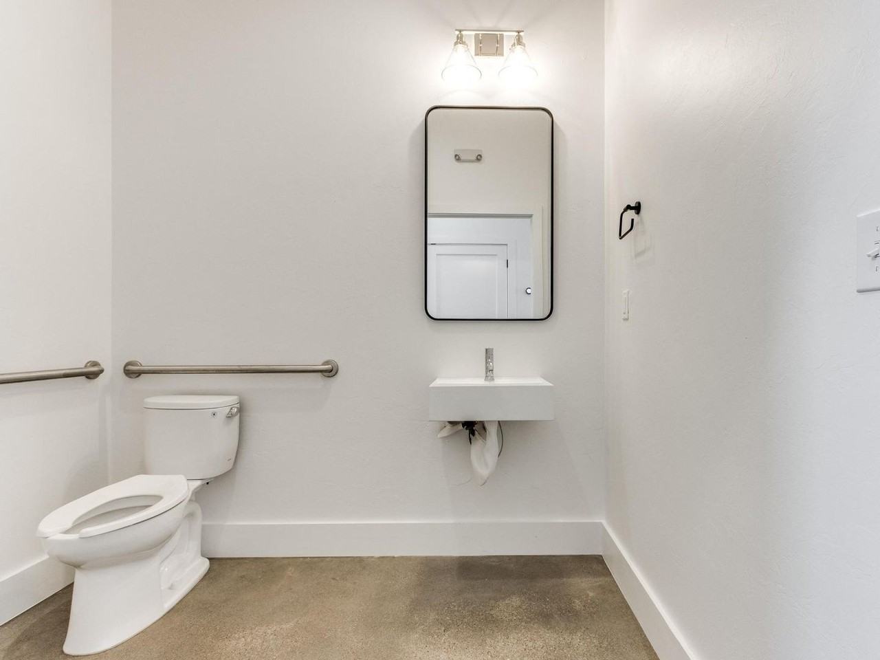 1705 Wheeler St - Photo 7 of 11