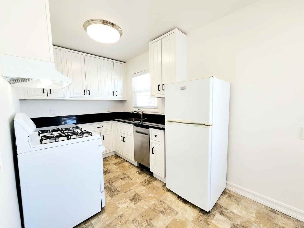 1120 Chula Vista Ave - Photo 3 of 13