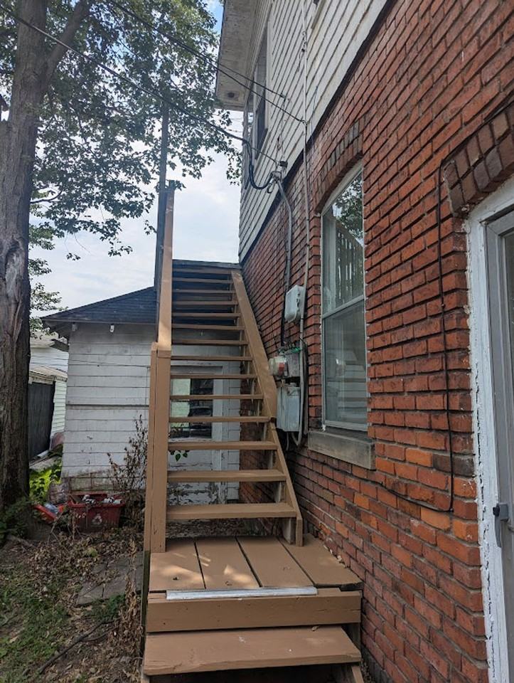 215 Fillmore St - Photo 2 of 13