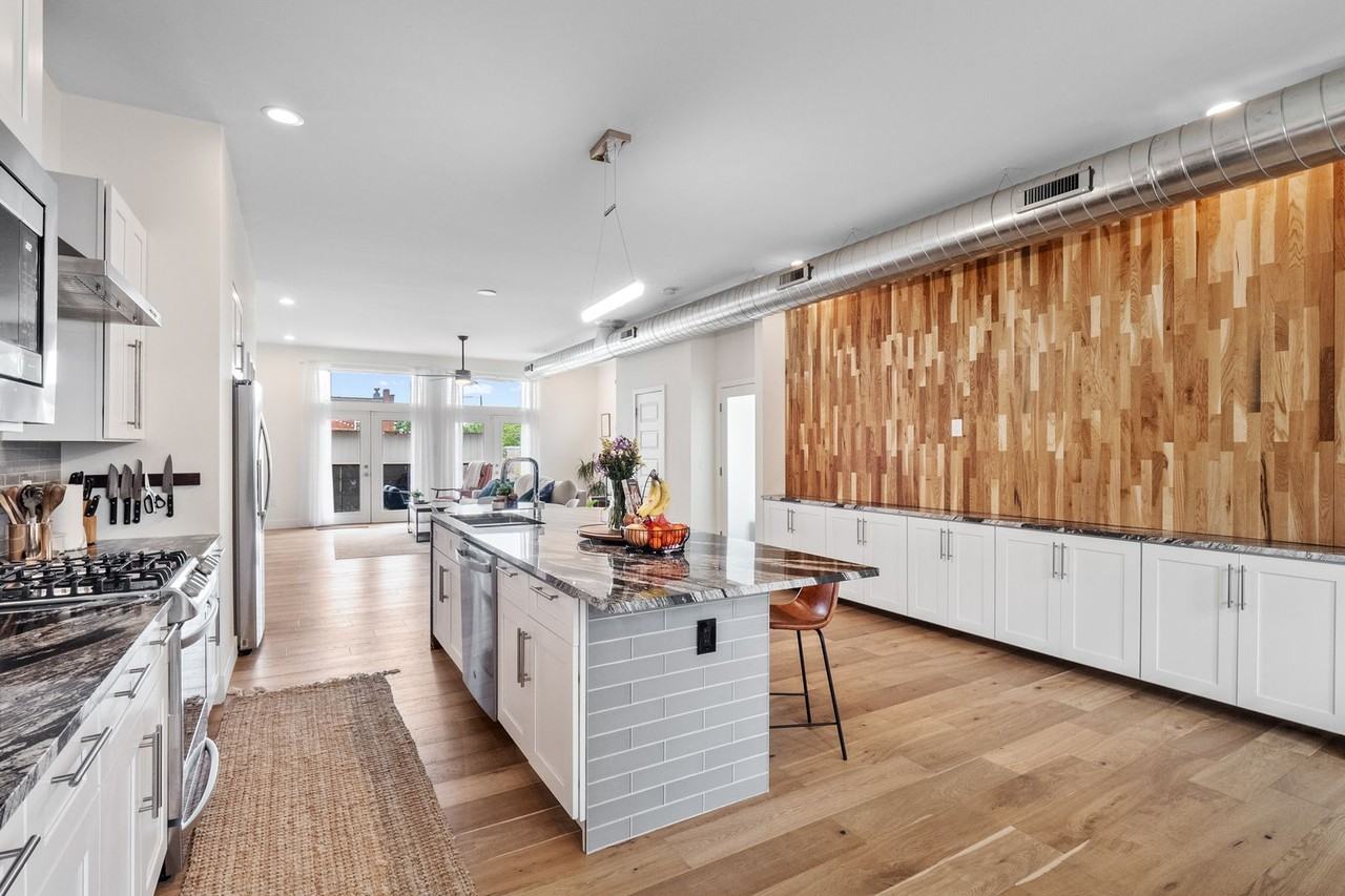 3005 Lafayette Ave - Photo 7 of 50