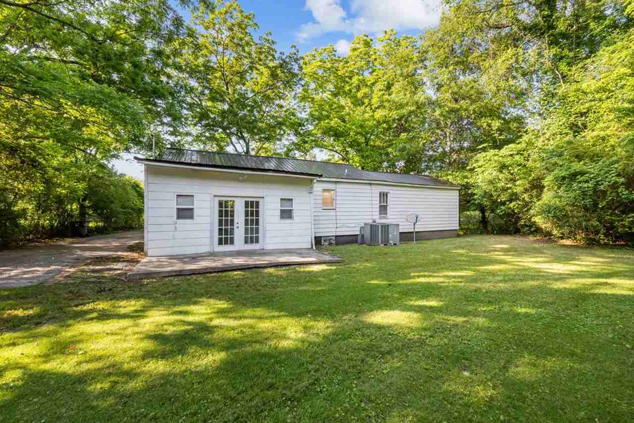 305 S College St - Photo 3 of 18