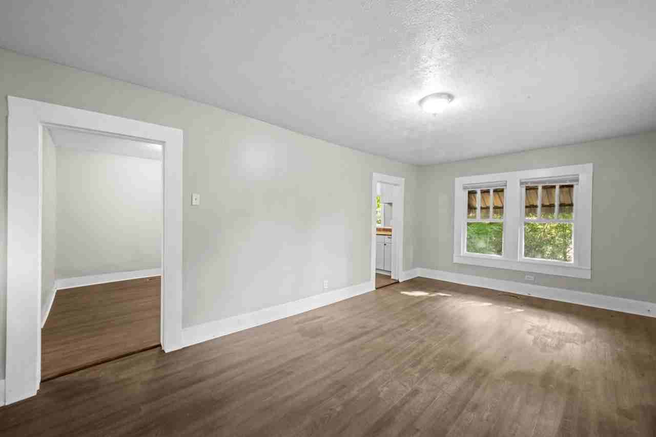 305 S College St - Photo 5 of 18