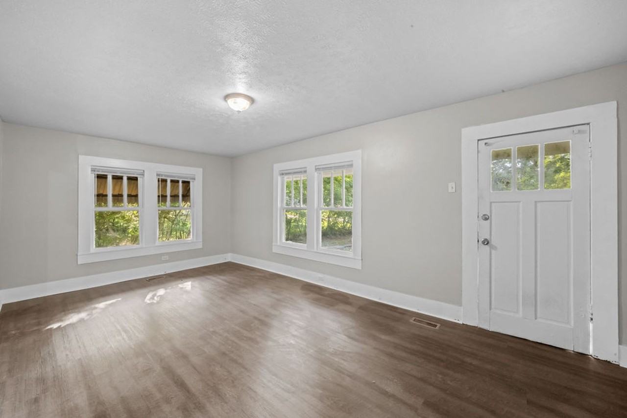 305 S College St - Photo 6 of 18