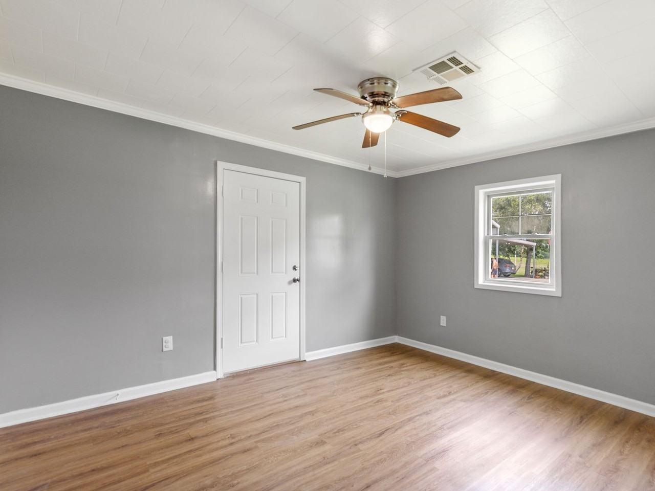 319 W Railroad St - Photo 7 of 11