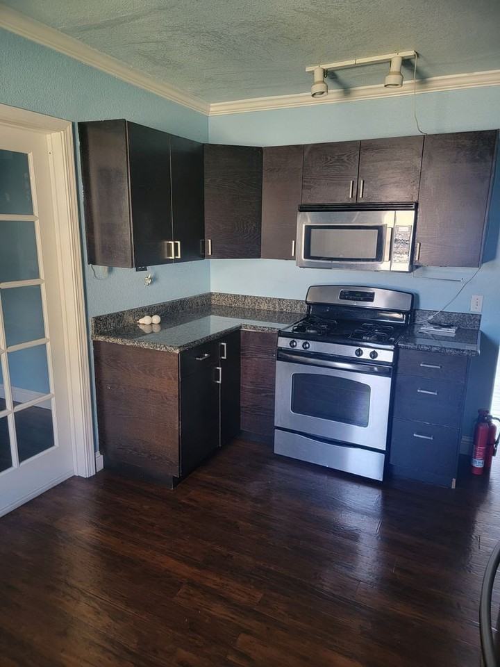 2738 Myrtle St - Photo 2 of 17