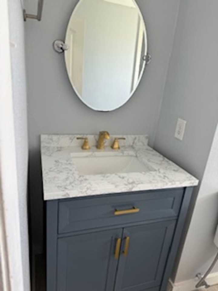 1112 N Thomas St - Photo 2 of 17