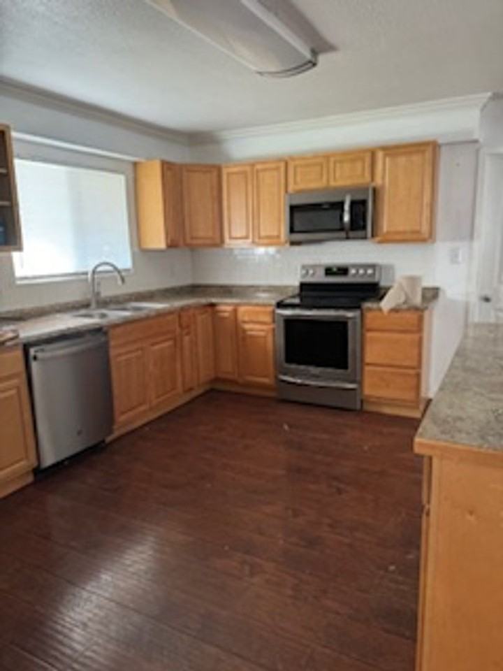 1112 N Thomas St - Photo 3 of 17