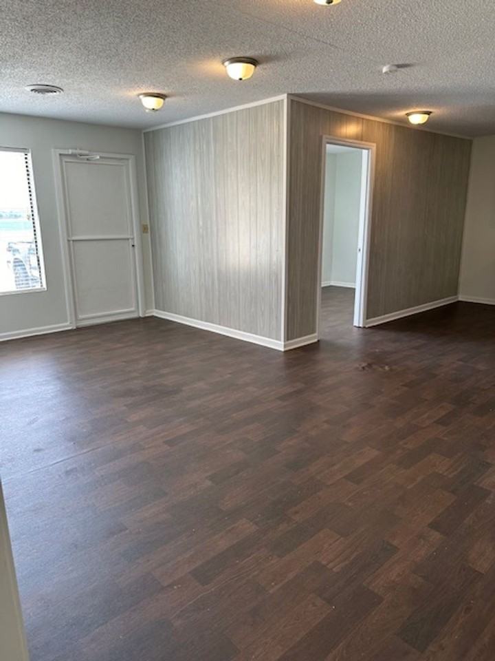 907 Palmetto Rd - Photo 3 of 8