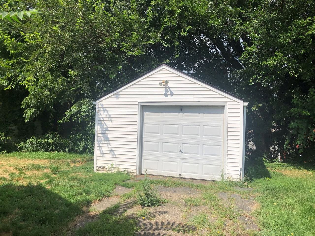 1627 Miami Ct Ne - Photo 2 of 19