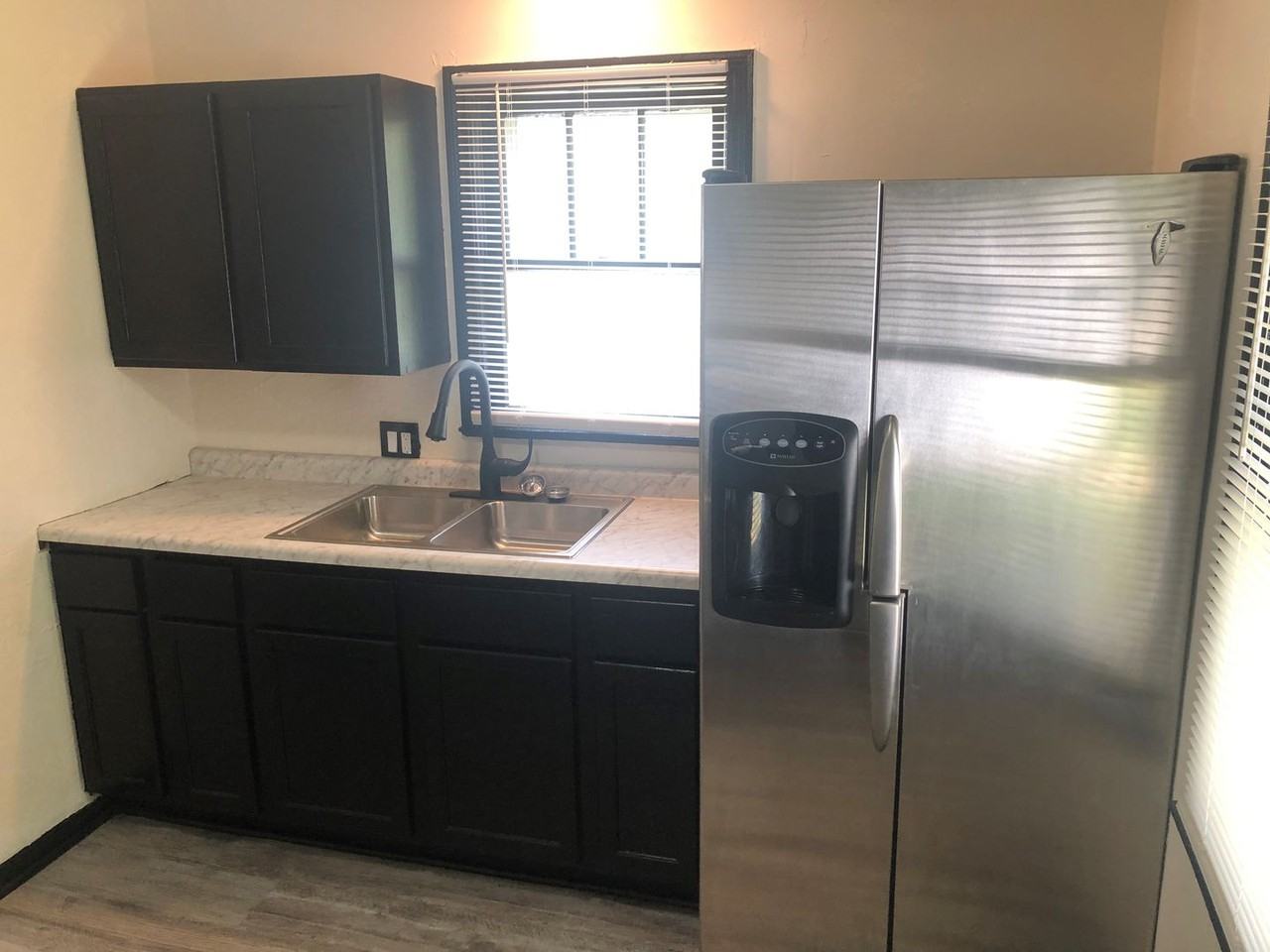 1627 Miami Ct Ne - Photo 3 of 19