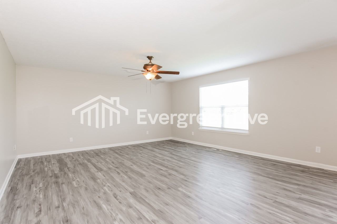 1120 Sedgehill Ln - Photo 6 of 16