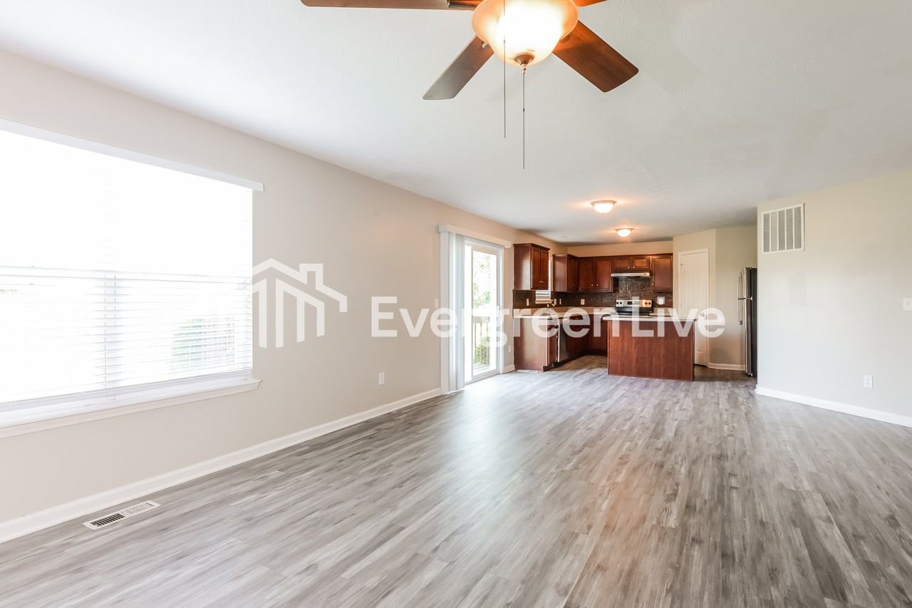 1120 Sedgehill Ln - Photo 7 of 16