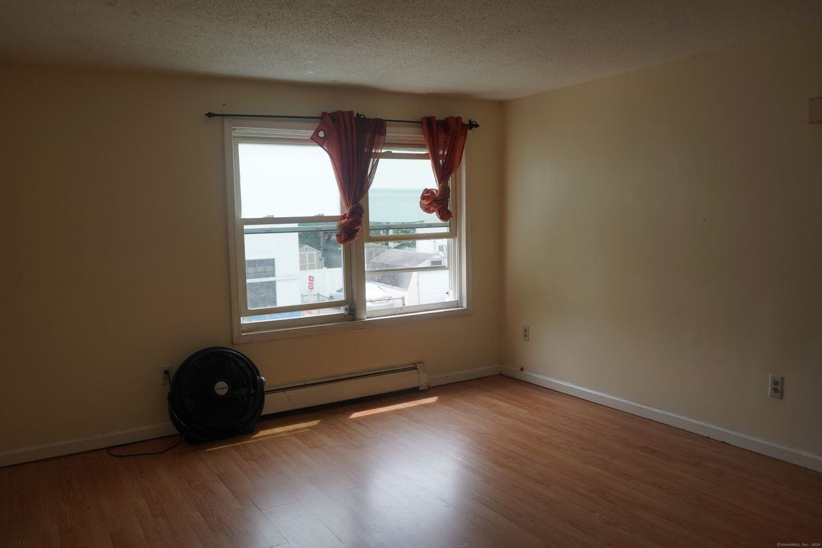 219 Portsea St - Photo 3 of 15