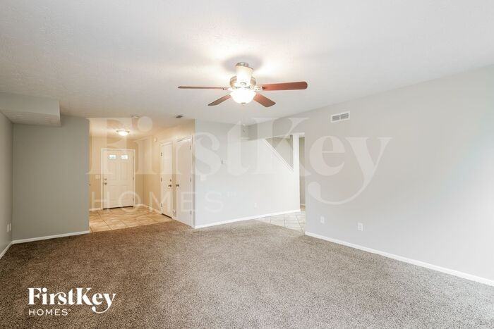 927 Marcia Dr - Photo 3 of 16