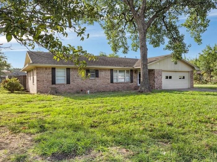 203 Thomas St - Photo 2 of 24