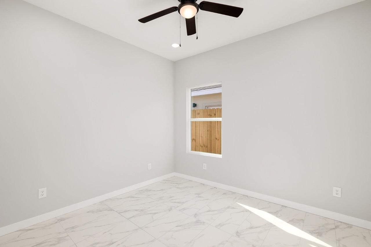 900 N Clarence Ave #1 - Photo 4 of 15