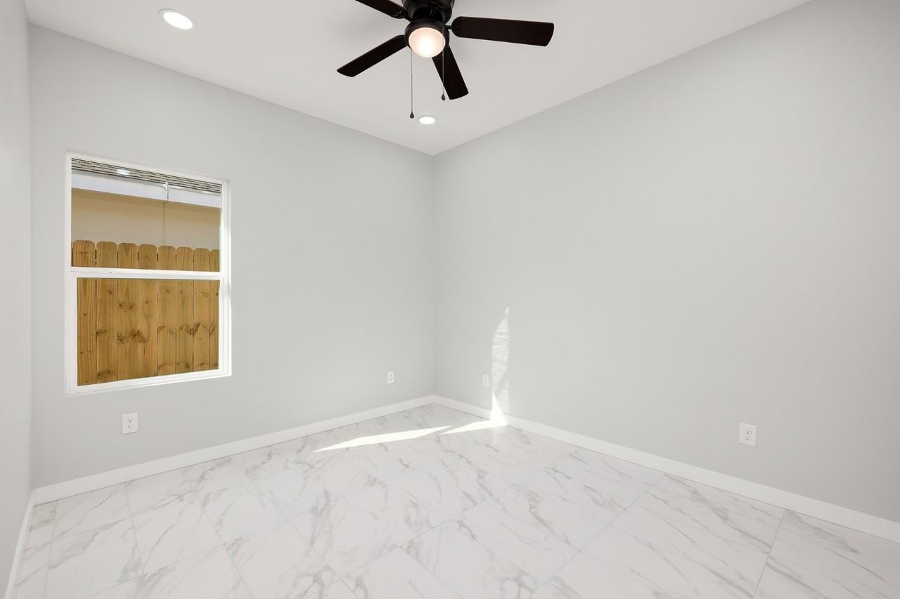 900 N Clarence Ave #1 - Photo 5 of 15