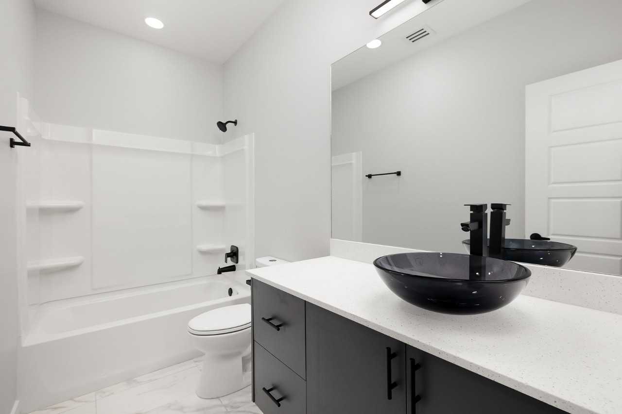 900 N Clarence Ave #1 - Photo 7 of 15