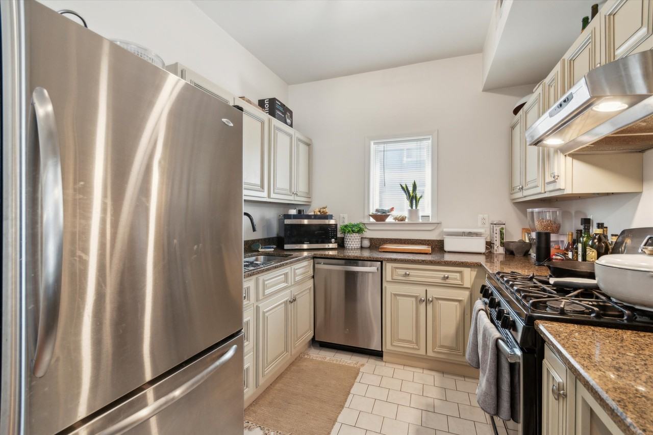408 E Girard Ave #2 - Photo 7 of 25