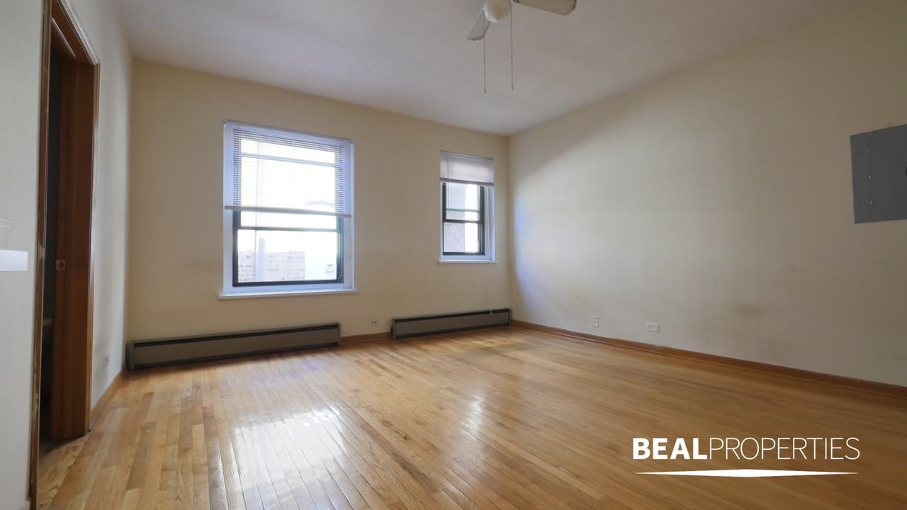 635 West Barry Avenue #302 - Photo 3 of 5