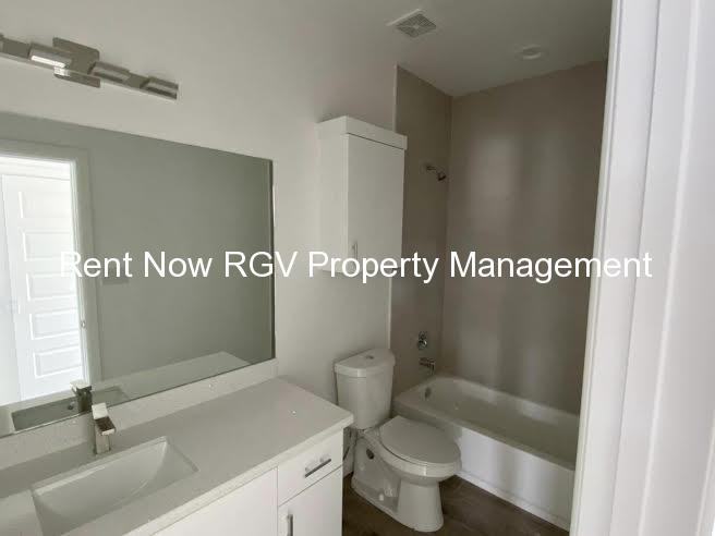 1002 N Glasscock Rd #2 - Photo 4 of 12