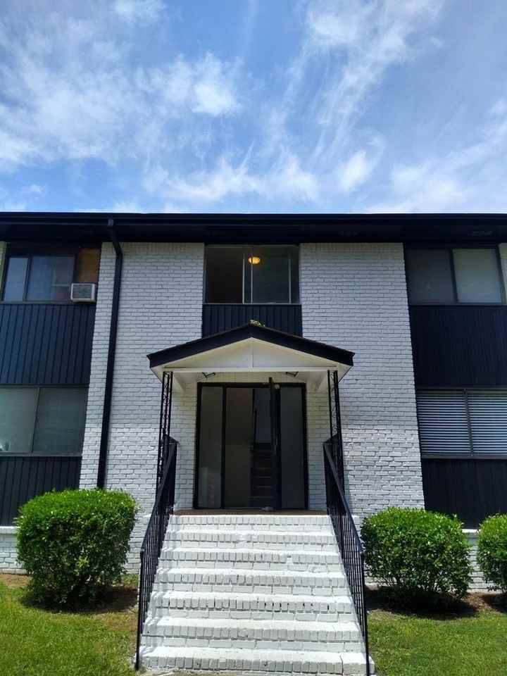 640 Glendale Pl Se - Photo 4 of 13
