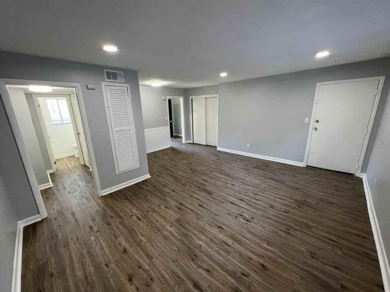 640 Glendale Pl Se - Photo 5 of 13