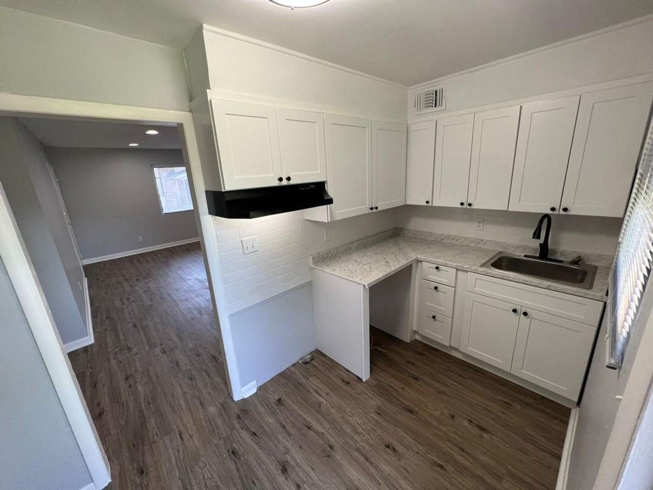 640 Glendale Pl Se - Photo 7 of 13