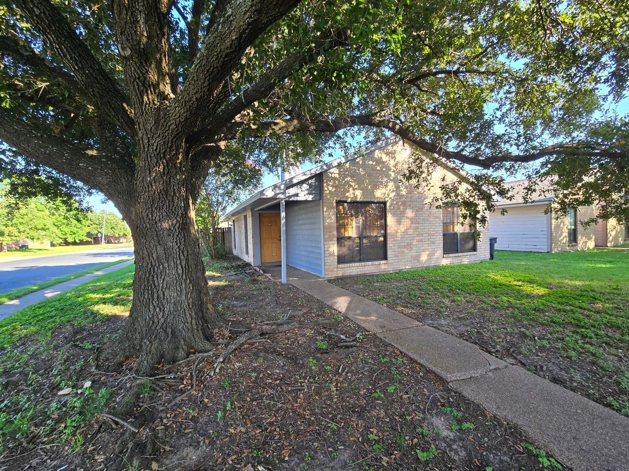 822 Camellia Ct - Photo 2 of 25