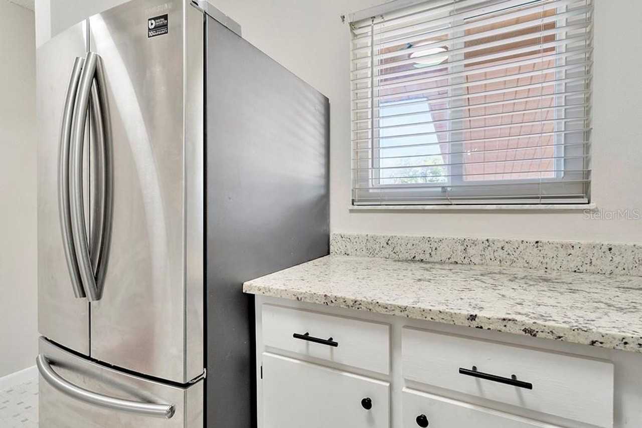 Talia Condo - Photo 4 of 31