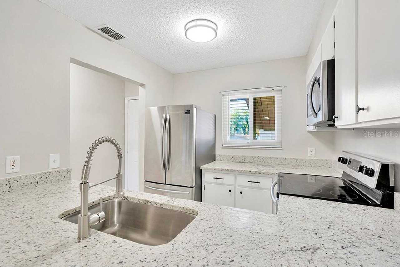 Talia Condo - Photo 5 of 31