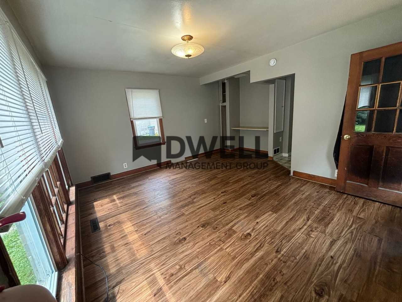 307 3rd Ave SW - Photo 2 of 5