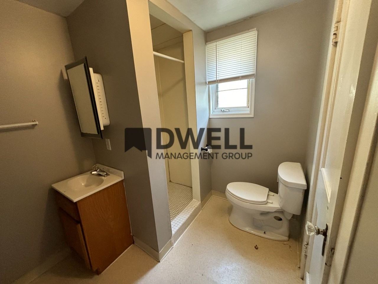 307 3rd Ave SW - Photo 3 of 5