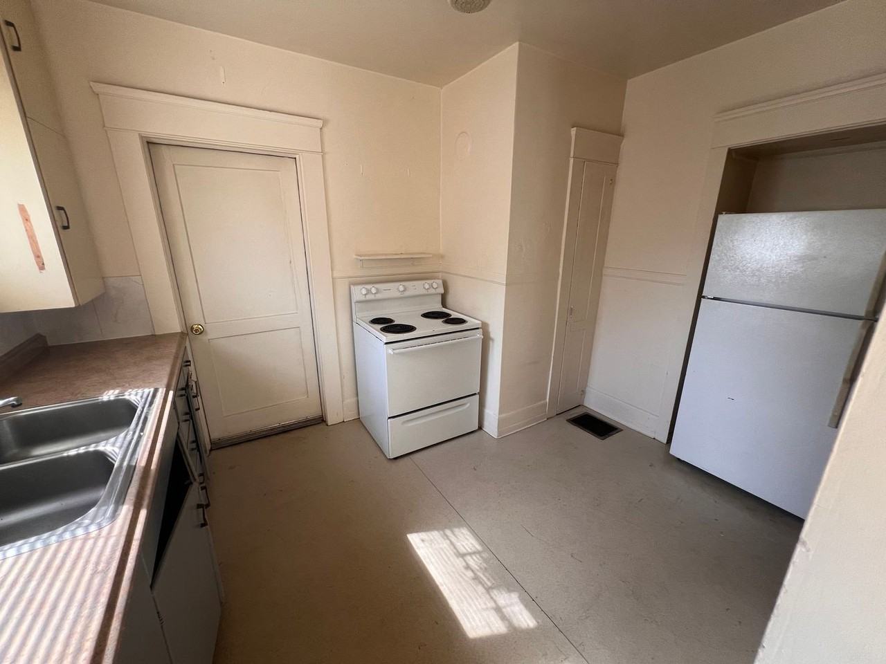 1287 Washington St - Photo 5 of 17