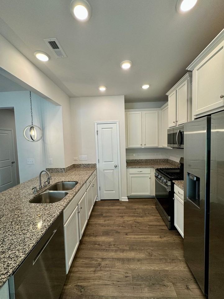 3794 Yorkshire Pl - Photo 7 of 18