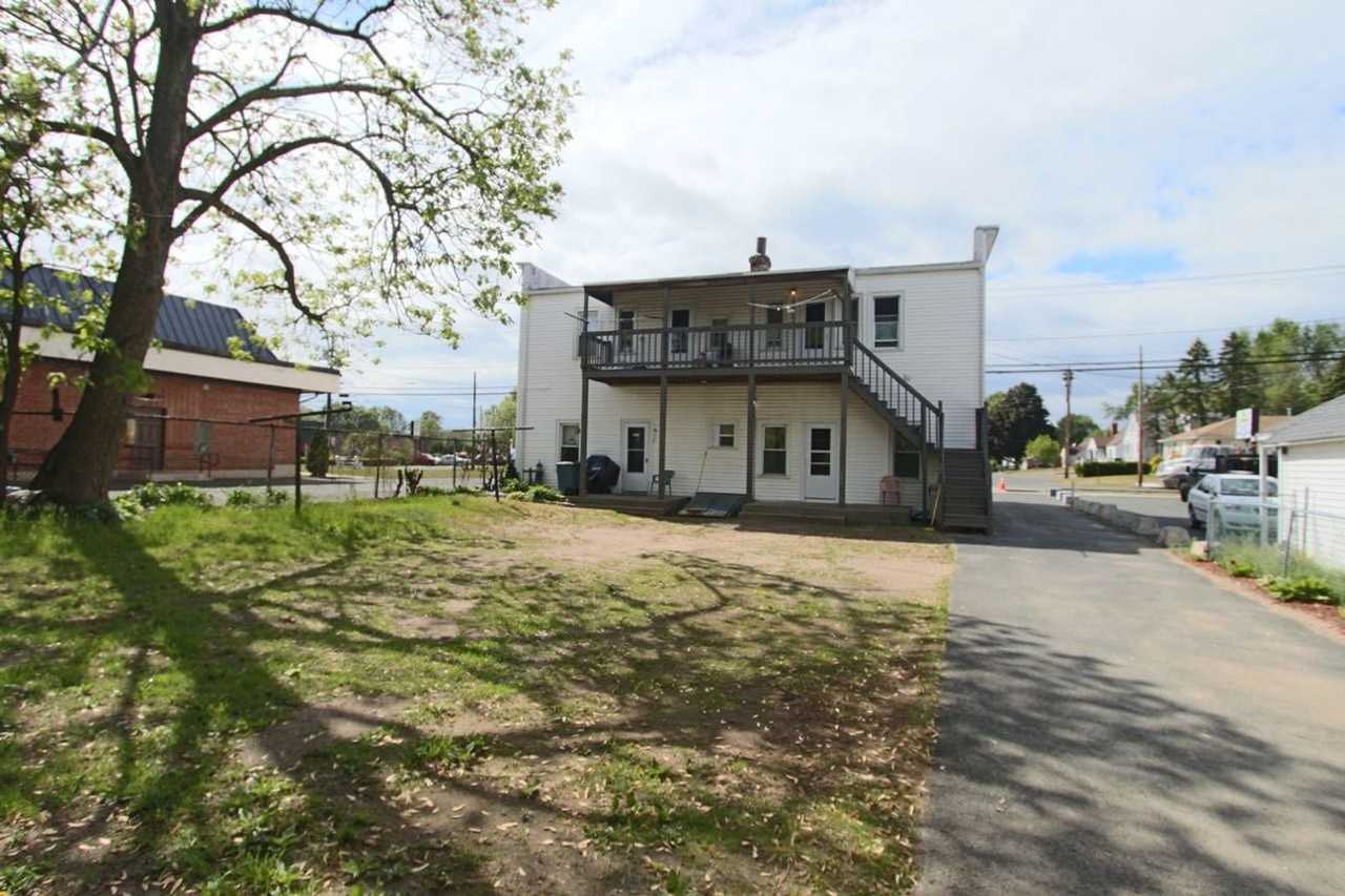 671 Springfield Street - Photo 3 of 10