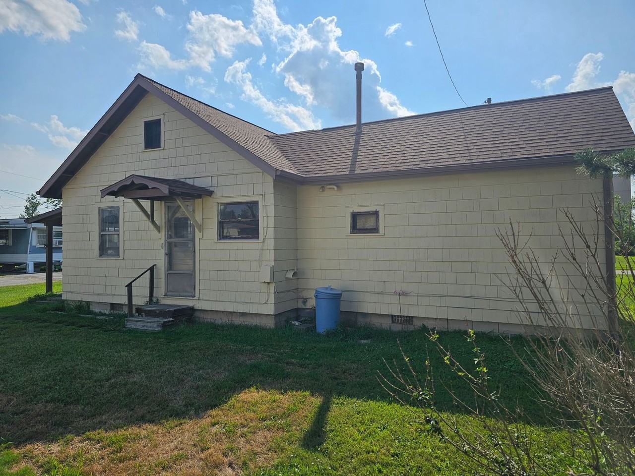 1526 Oak Harbor RdFremont, OH 43420 - Photo 2 of 17
