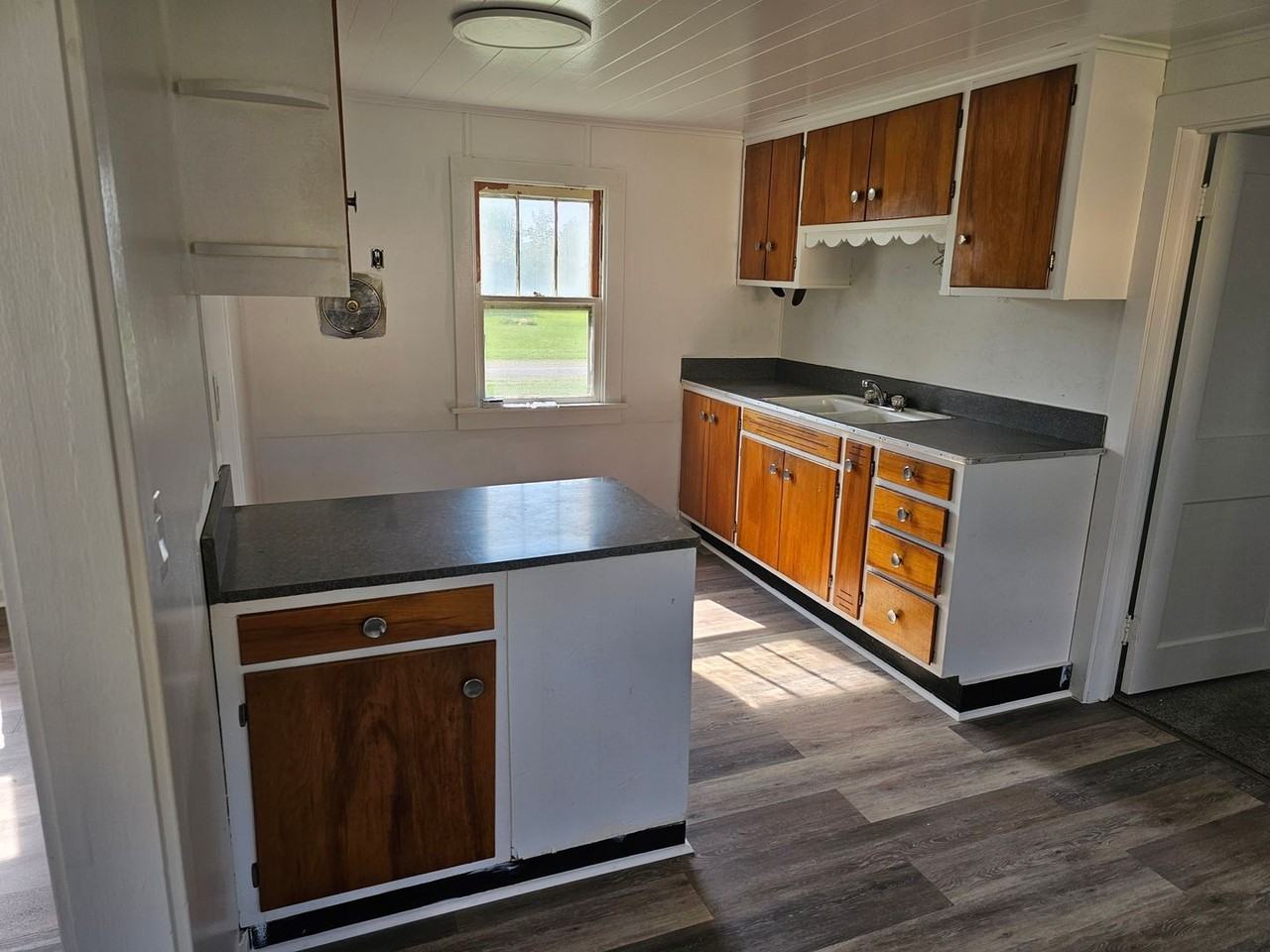 1526 Oak Harbor RdFremont, OH 43420 - Photo 3 of 17