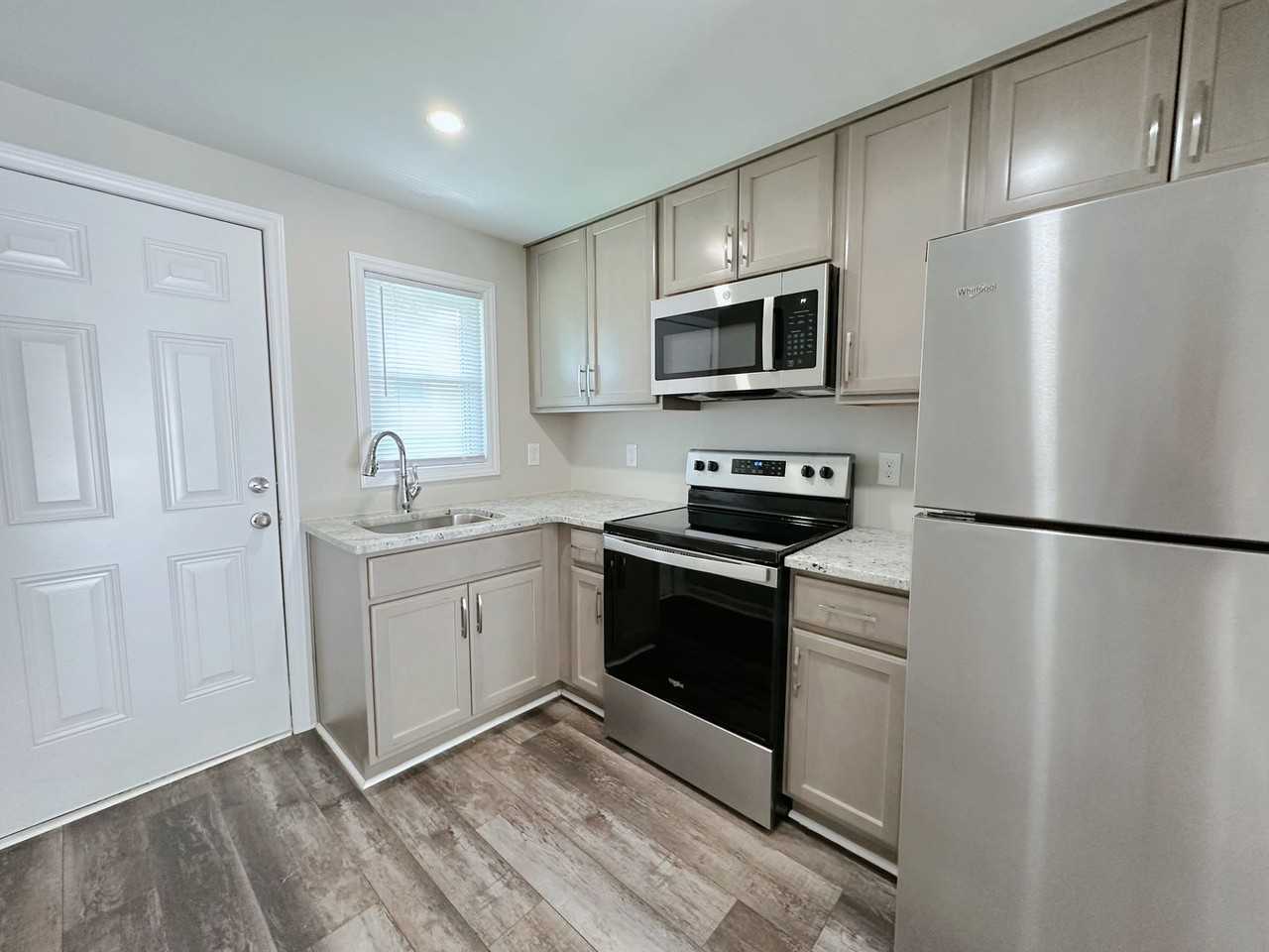 409 409 Price Ave - 409 Price Ave #A - Photo 3 of 15
