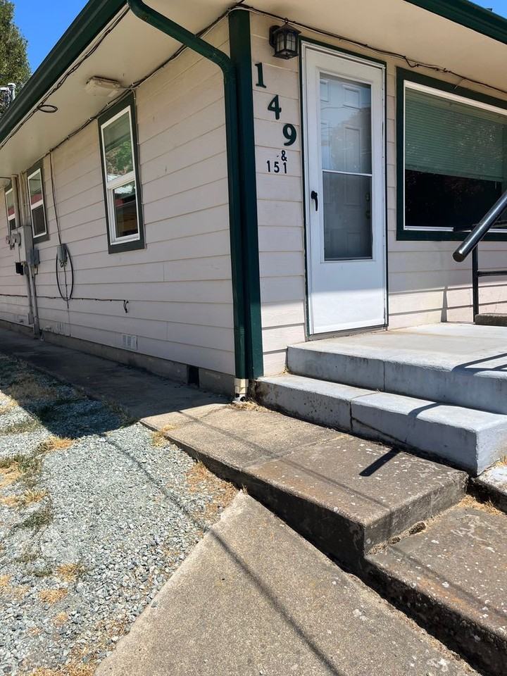 149 Ne Johnson St - Photo 2 of 15
