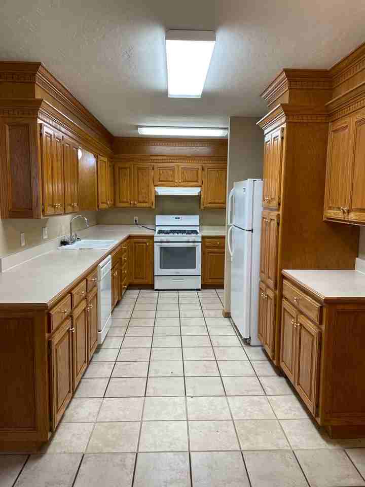 102-104 Husband Ct. - Photo 3 of 16