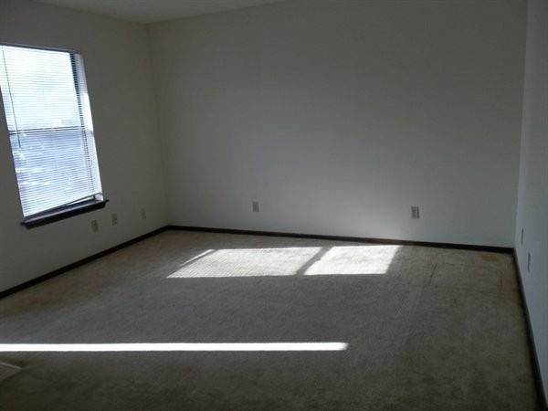 1-2 1201 E. 5th St. - Photo 2 of 3